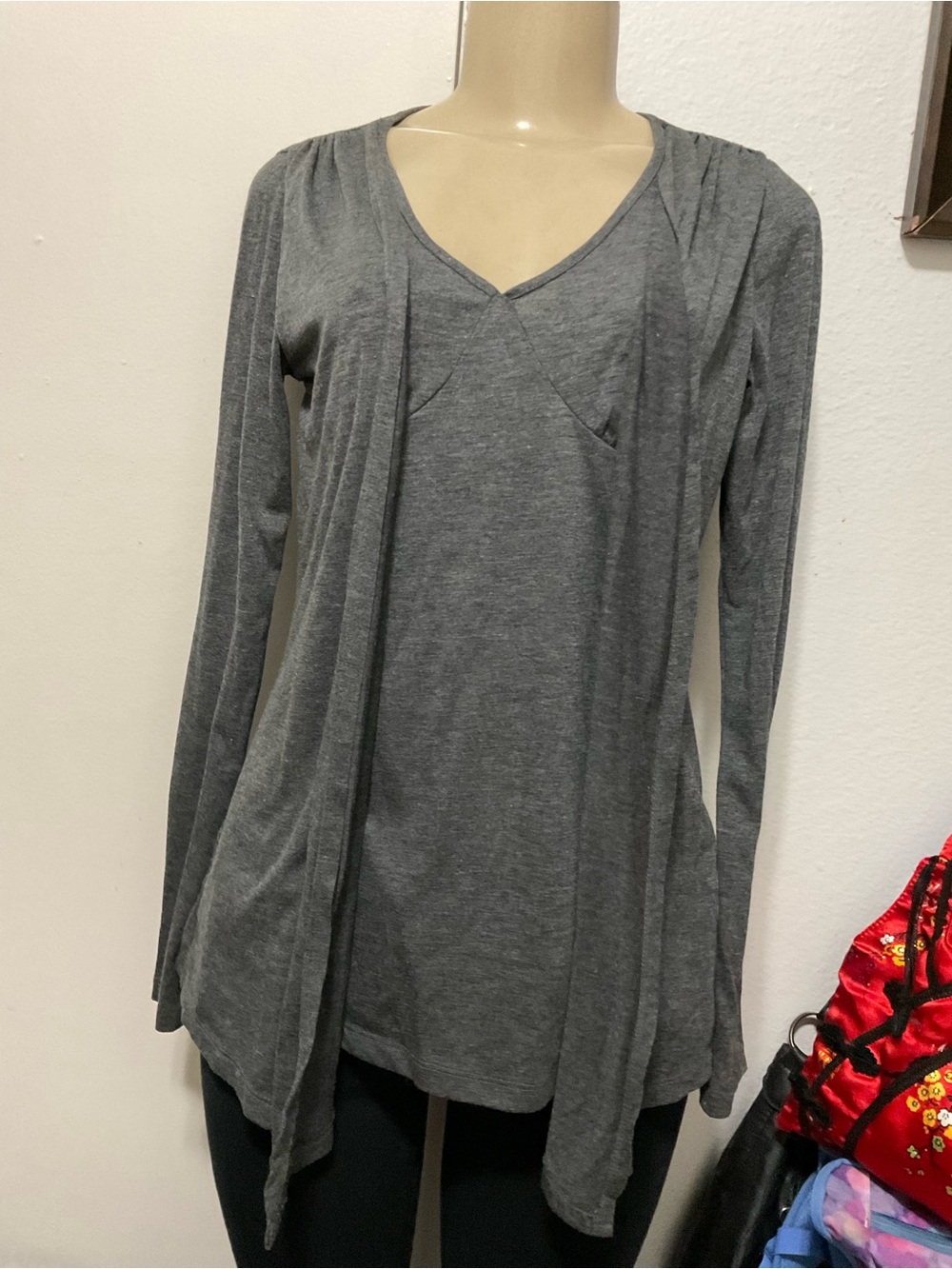 Finesse women’s 2000s Gray Long Sleeve V-Neck Layered Top size L